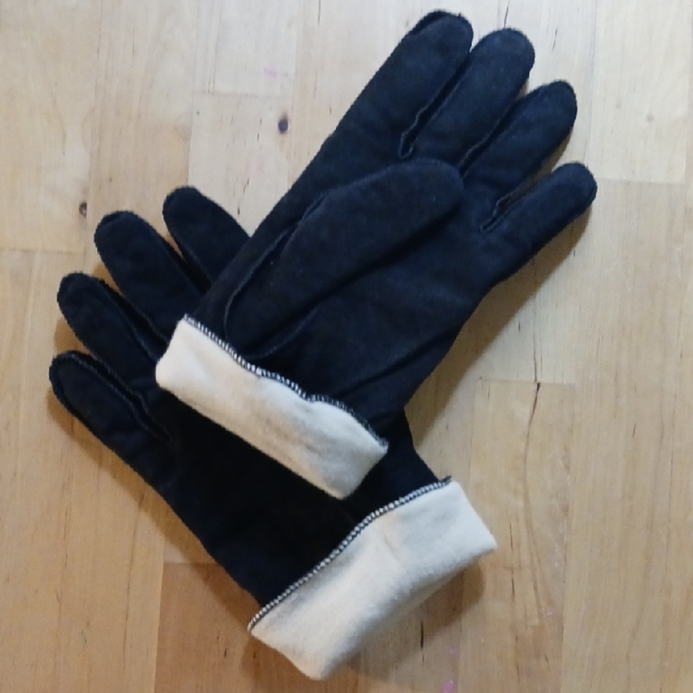Black and Cream Winter Gloves